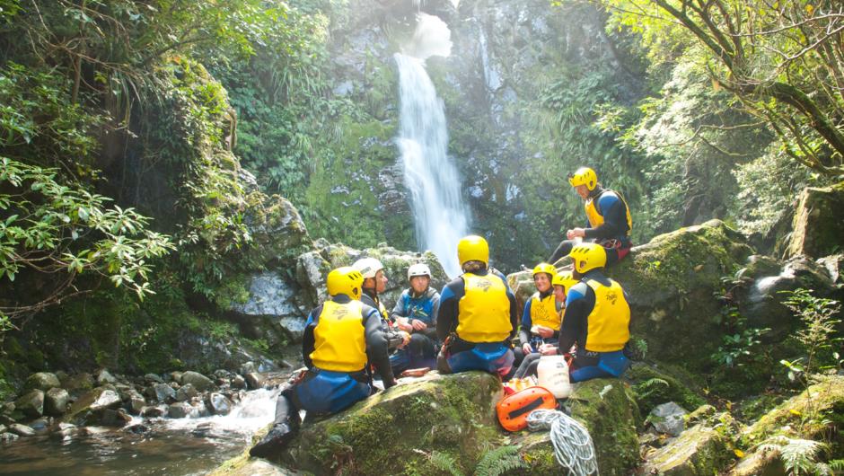 img-1594012902-9621-13180-groupshot1_5mb__aWxvdmVrZWxseQo_CropResizeWzk0MCw1MzAsNzUsImpwZyJd