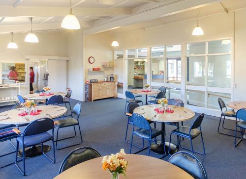 web-waihi-lodge_dining