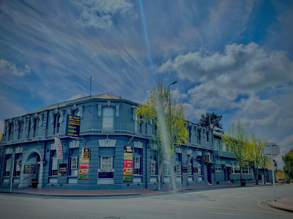 Crown exterior photo